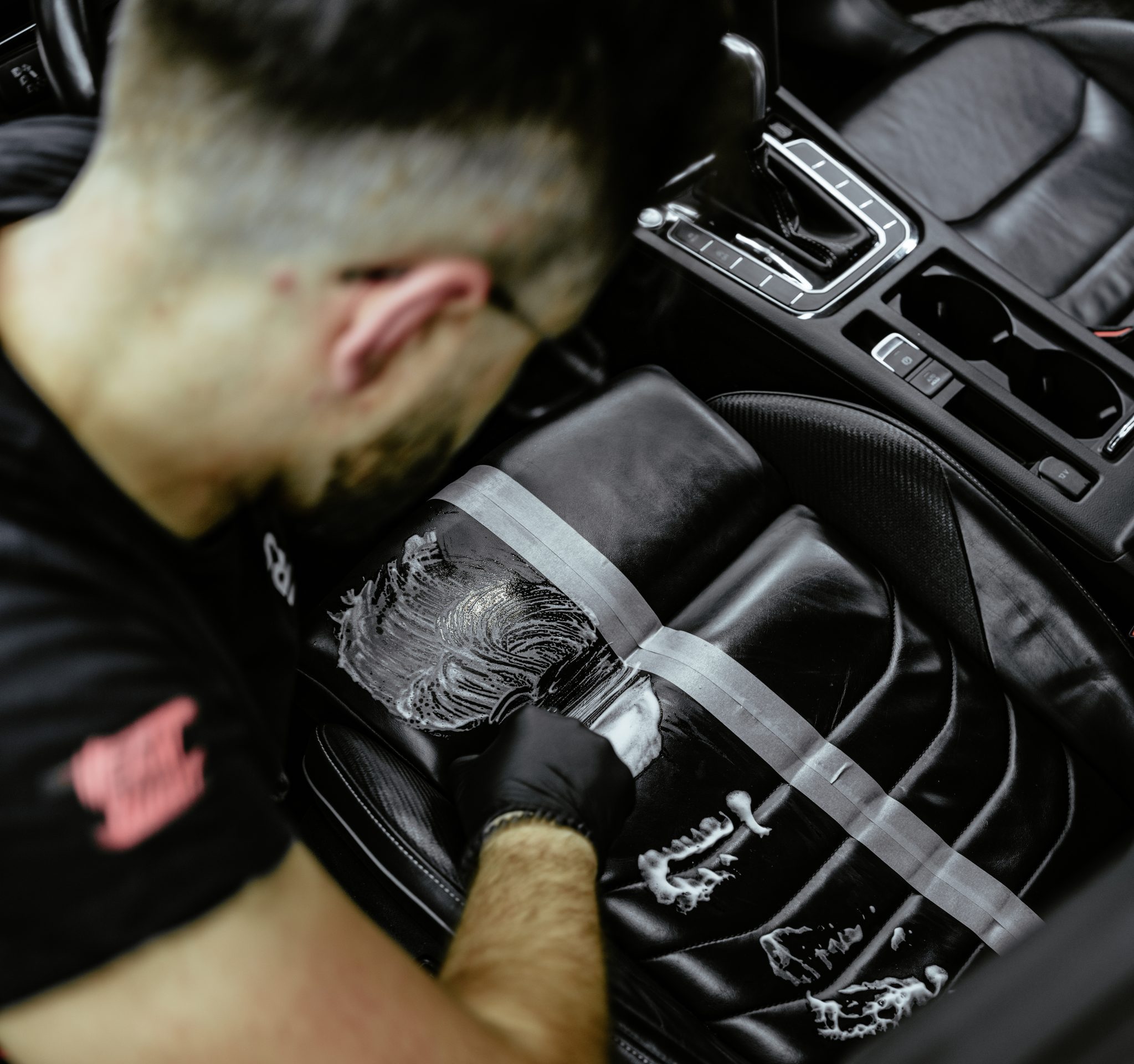 Impregnacja i czyszczenie skórzanej tapicerki samochodowej w Zabrzu