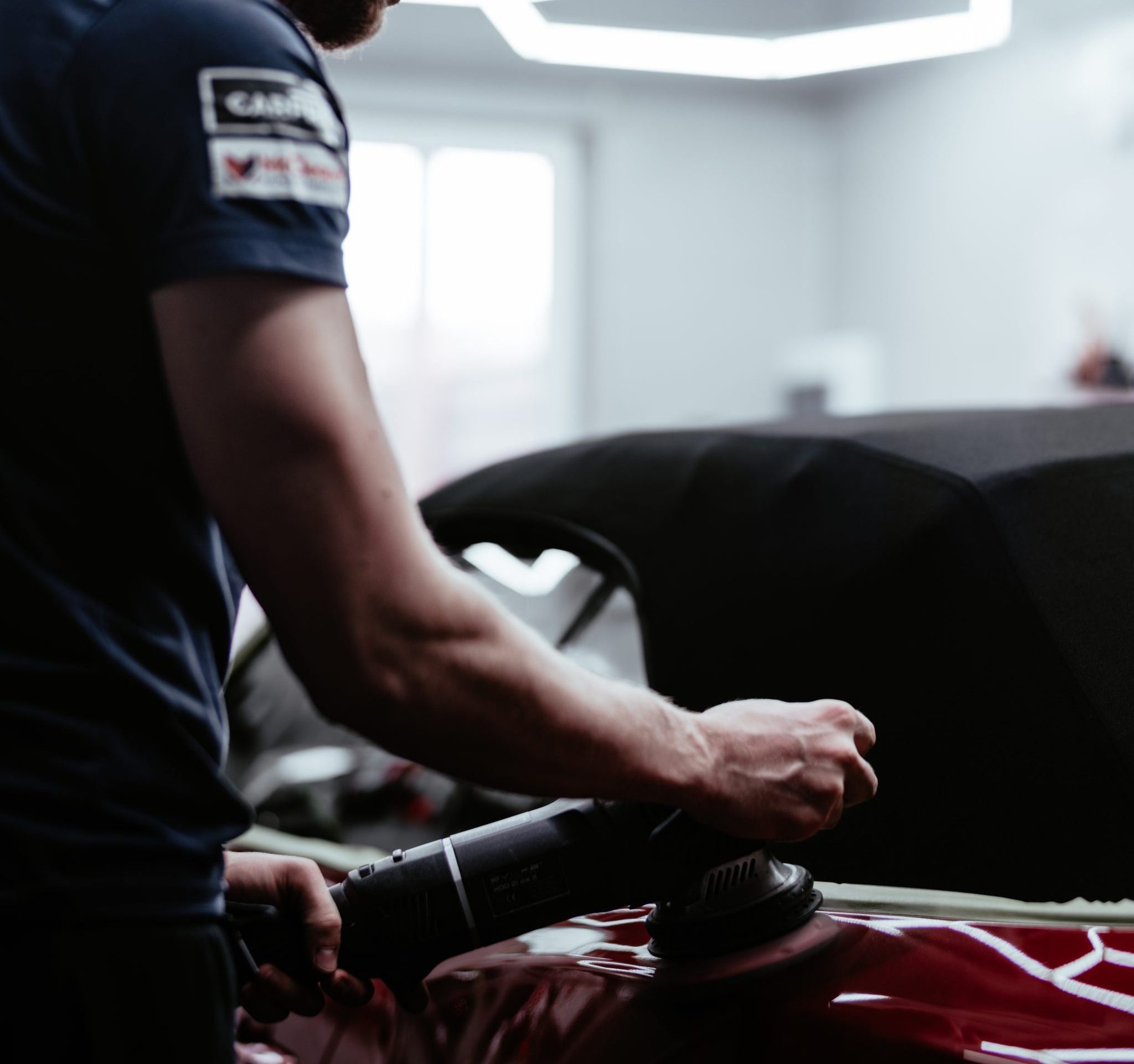 Korekta lakieru samochodowego wykonywana w studio detailingu w Zabrzu